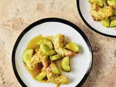 Gurkensalat mit Kokosgarnelen
