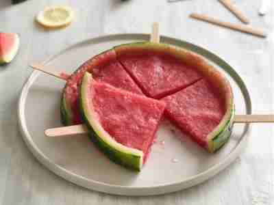 Wassermelonen-Eis am Stiel