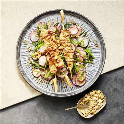 Asiatischer Zuckerschotensalat mit Hähnchen-Saté