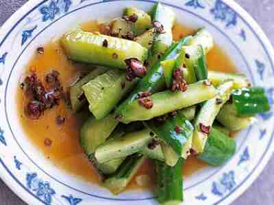 Scharfer Gurkensalat