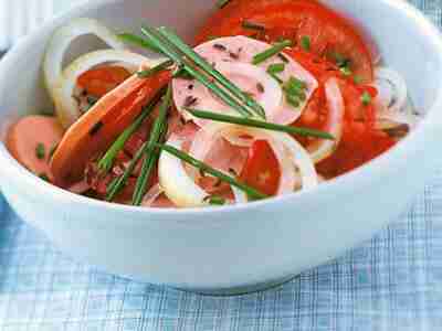 Tomaten-Wurst-Salat