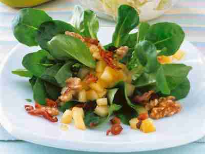 Feldsalat mit Äpfeln und Speck