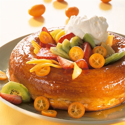 Orangensavarin mit Früchten