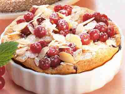 Johannisbeerkuchen mit Mandelbaiser