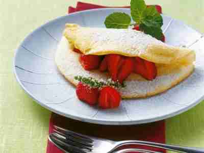 Schaumomelett mit Erdbeeren