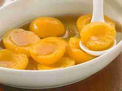 Aprikosen in Teesirup
