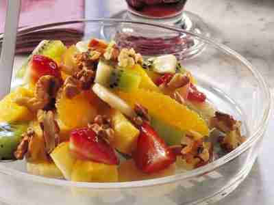 Obstsalat mit Walnüssen