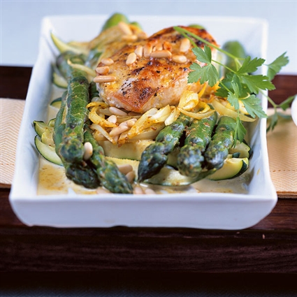 Spargel-Zucchini-Auflauf mit Hähnchenfilet