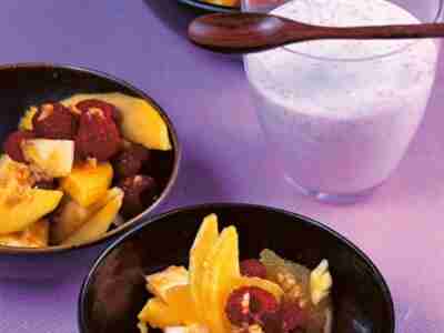 Karibischer Fruchtsalat mit Mandelcreme