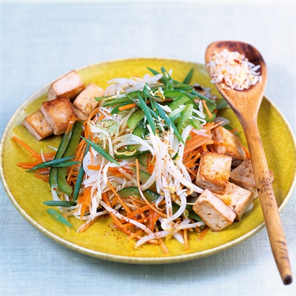 Sprossensalat mit Tofu und Sesam-Kokos-Streuseln