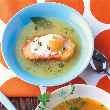 Knoblauchsuppe mit Ei