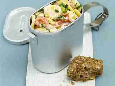Lauwarmer Kartoffelsalat mit Lauch und Lachs