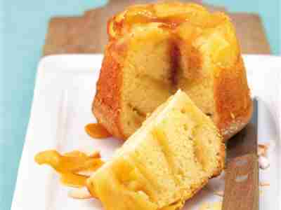 Apfelkuchen mit Schuss aus dem Glas
