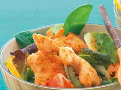 Bunter Salat mit Kokos-Huhn-Streifen