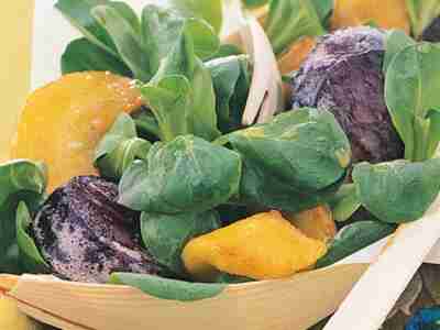 Feldsalat mit Äpfeln und Blutwurst