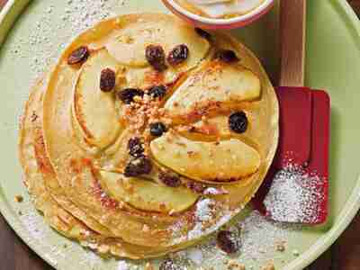 Apfelpfannkuchen mit Krokantjoghurt