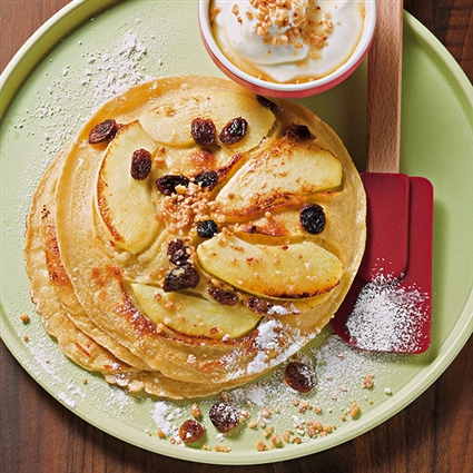 Apfelpfannkuchen mit Krokantjoghurt