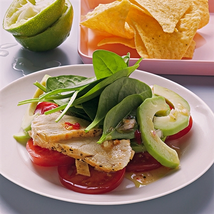 Avocado-Tomaten-Salat mit Hähnchenbrust