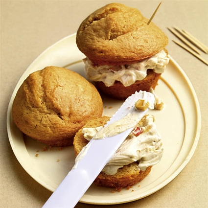 Karamell-Muffins mit Pfirsichcreme