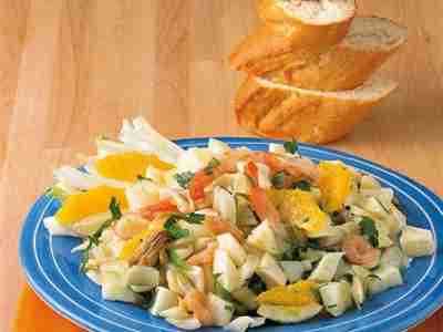 Meeresfrüchtesalat mit Orangenfilets
