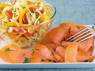 Rohkost mit Lachs