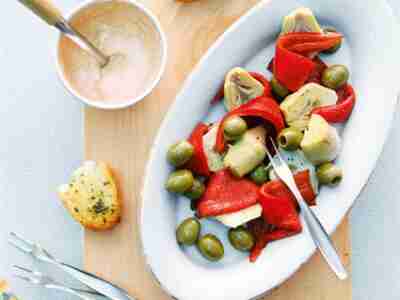Antipasti-Mix mit Thunfischsauce