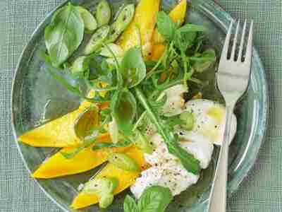 Mozzarella mit Mango und Rucola