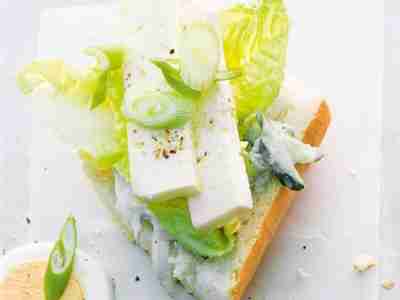 Eier-Sandwich mit Feta-Käse
