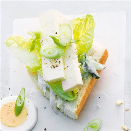 Eier-Sandwich mit Feta-Käse