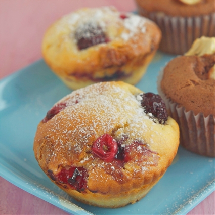 Weiße Schoko-Beeren-Muffins
