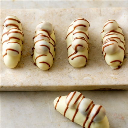 Haselnüsse auf Orangenmarzipan