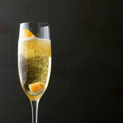 Orange-Spiked Champagner Cocktail