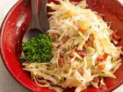 Weißkohlsalat mit Speck