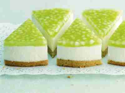 Torte von Crème fraîche und grünem Apfel