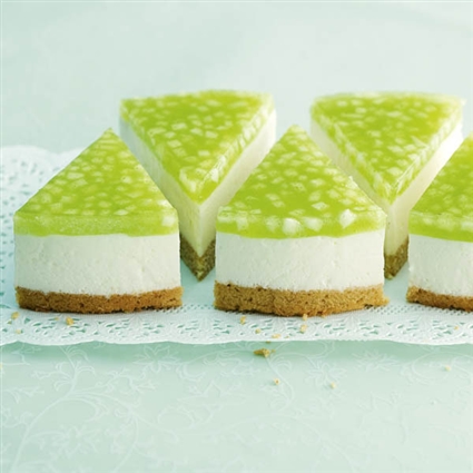 Torte von Crème fraîche und grünem Apfel