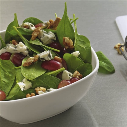 Spinatsalat mit Roquefort und Trauben