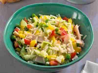 Avocado-Reissalat mit Putenbrust