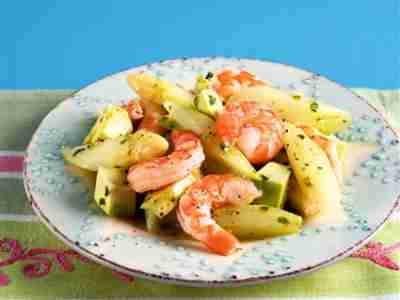 Spargelsalat mit Garnelen und Pesto-Dressing