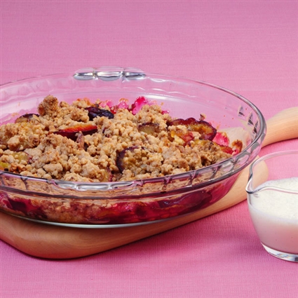 Zwetschgen-Ingwer-Crumble mit Vanillesauce