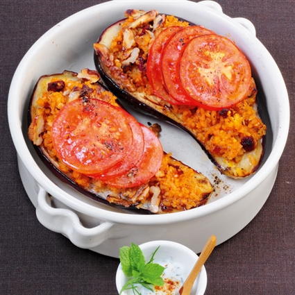 Bulgur-Auberginen mit Kräuter-Joghurt-Dip