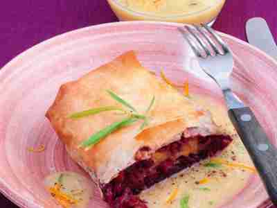 Rotkrautstrudel mit Orangensauce