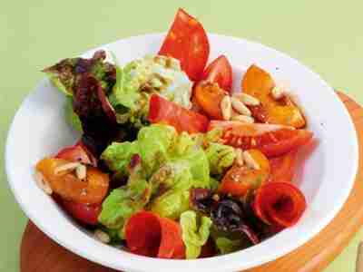 Eichblattsalat mit Salami