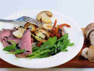 Steinpilz-Salat mit Roastbeef