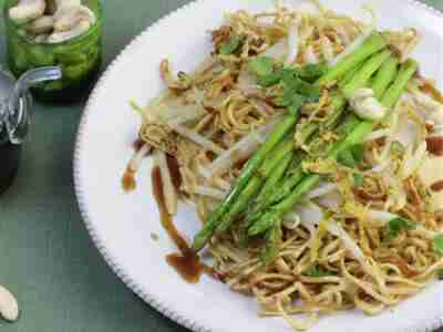 Mie-Nudelsalat mit Spargel