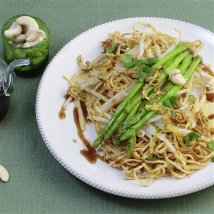 Mie-Nudelsalat mit Spargel