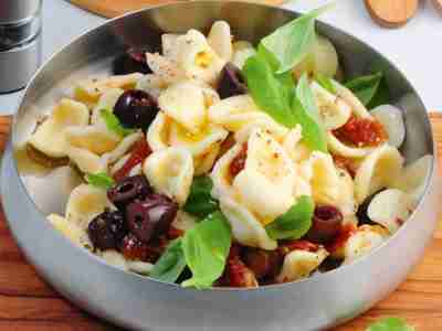 Orecchiette-Salat mit Basilikum