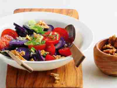Blauer Kartoffelsalat mit Walnüssen