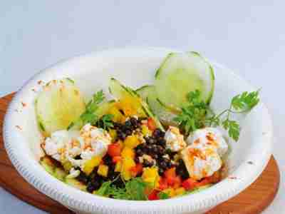 Schwarzer Linsensalat mit Paprika