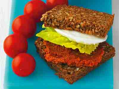 Apfel-Haferflocken-Mix Frühstücksbrot rot-weiß