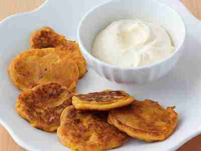 Möhren-Blinis mit Orangenschmant